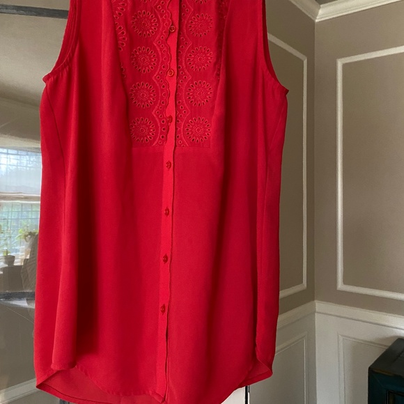 Red sleeveless blouse - Picture 3 of 3